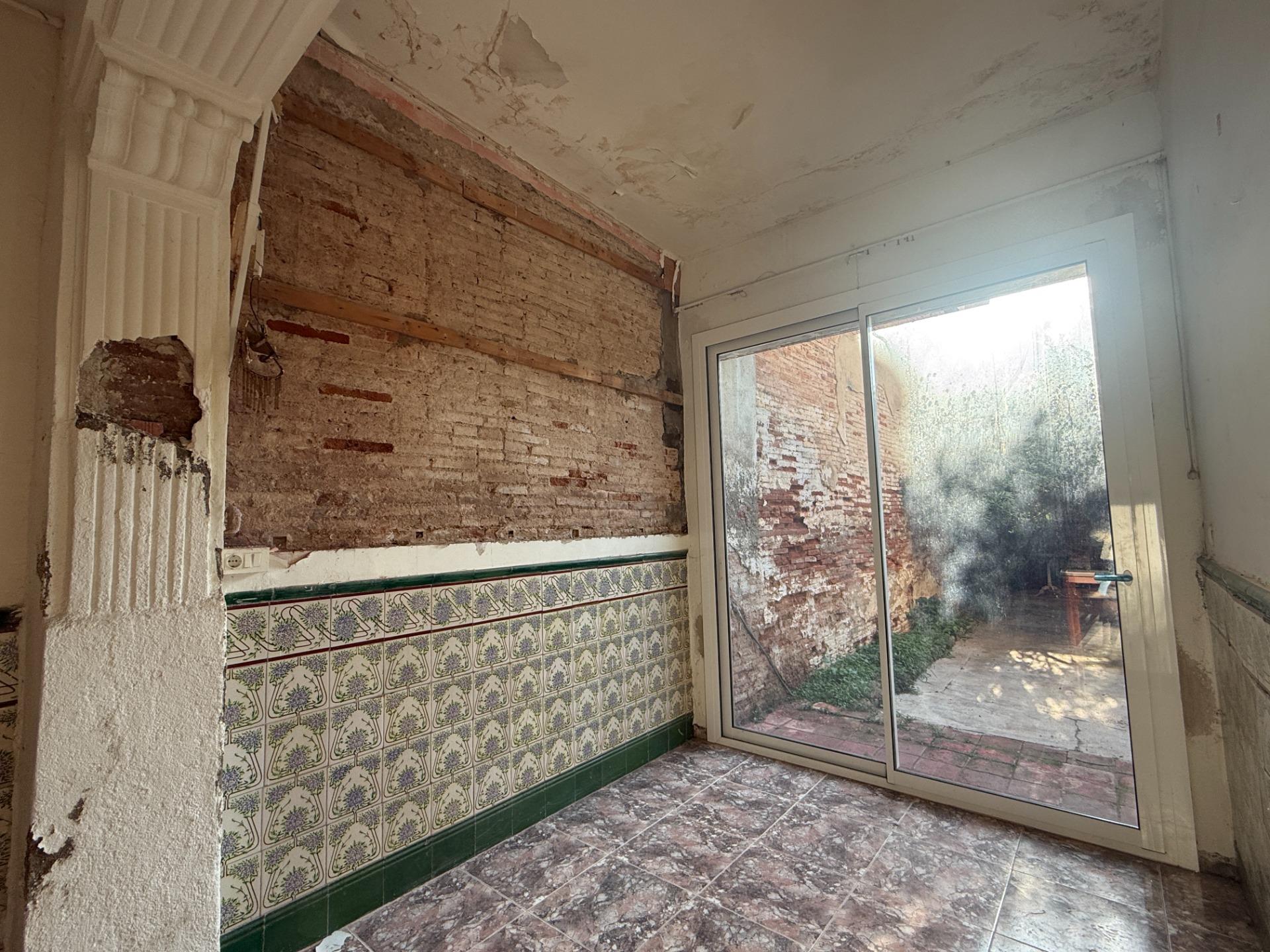 Foto 10 de CASA EN EL CENTRO DE SABADELL PARA REFORMAR