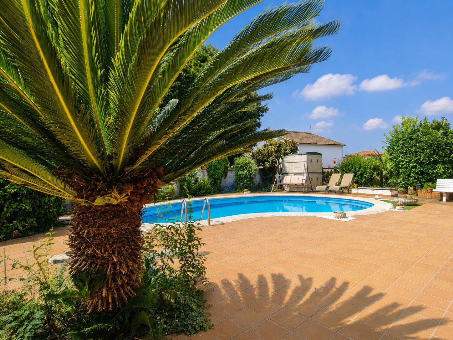 Photo 8 of 6-BEDROOM HOUSE, 4 TERRACES. GARDEN, POOL AND BARBECUE IN CAN FALGUERA, PALAU SOLITÀ I PLEGAMANS.