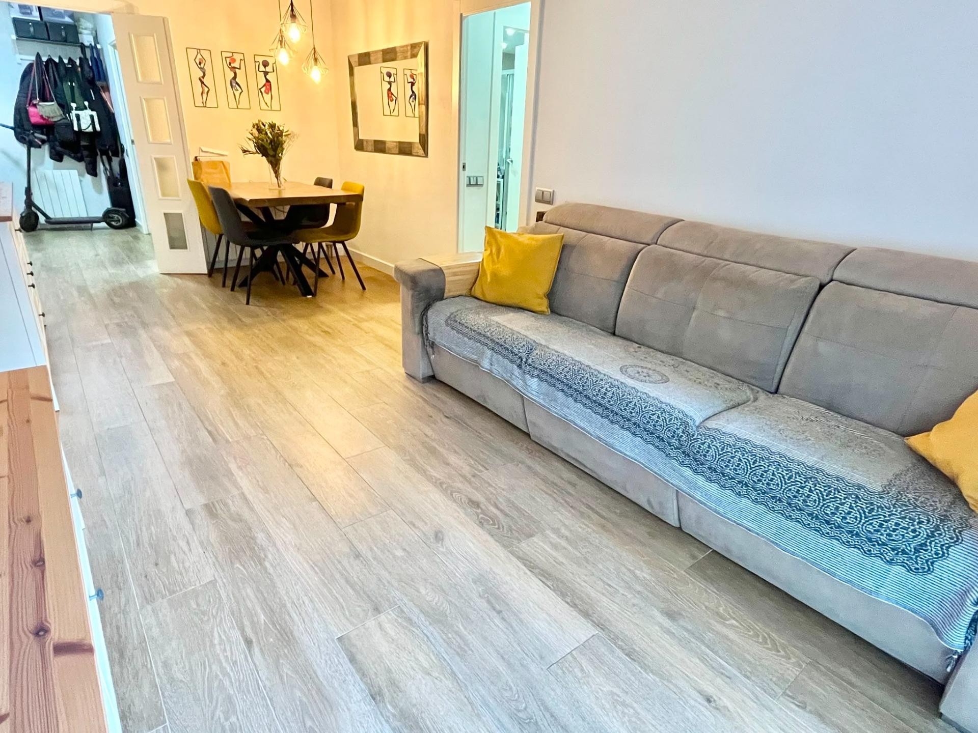 Foto 11 de Amplio y Moderno Piso Reformado en el Corazón de Sabadell por €305,000