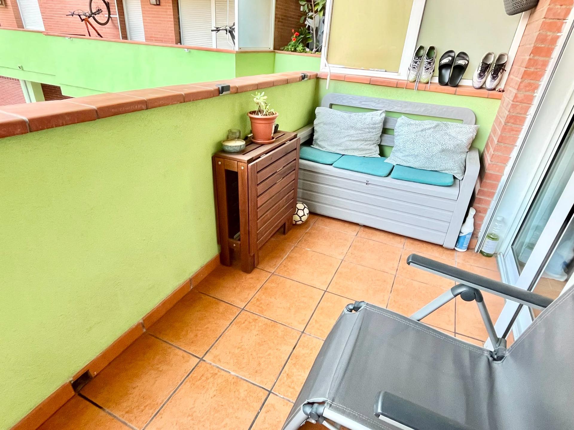 Foto 2 de Amplio y Moderno Piso Reformado en el Corazón de Sabadell por €305,000