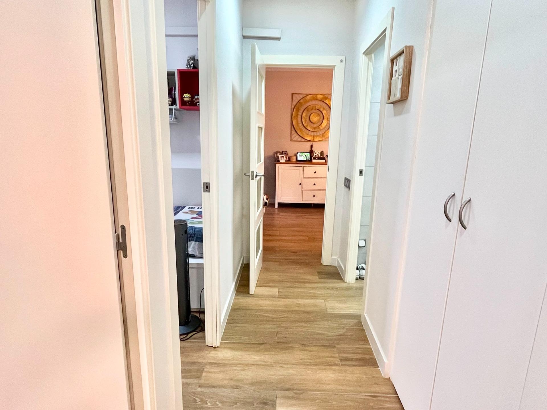 Foto 28 de Amplio y Moderno Piso Reformado en el Corazón de Sabadell por €305,000