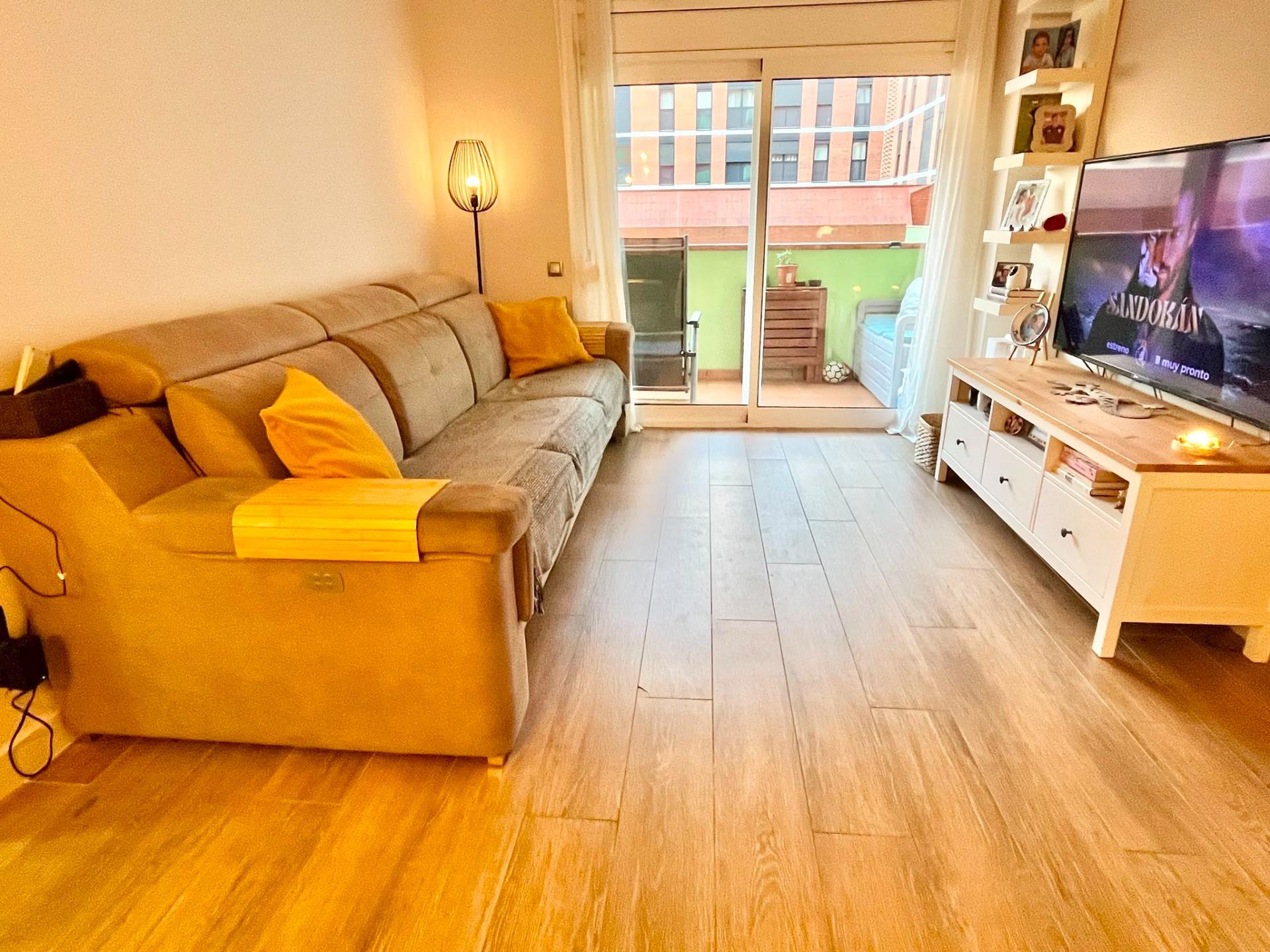 Foto 38 de Amplio y Moderno Piso Reformado en el Corazón de Sabadell por €305,000
