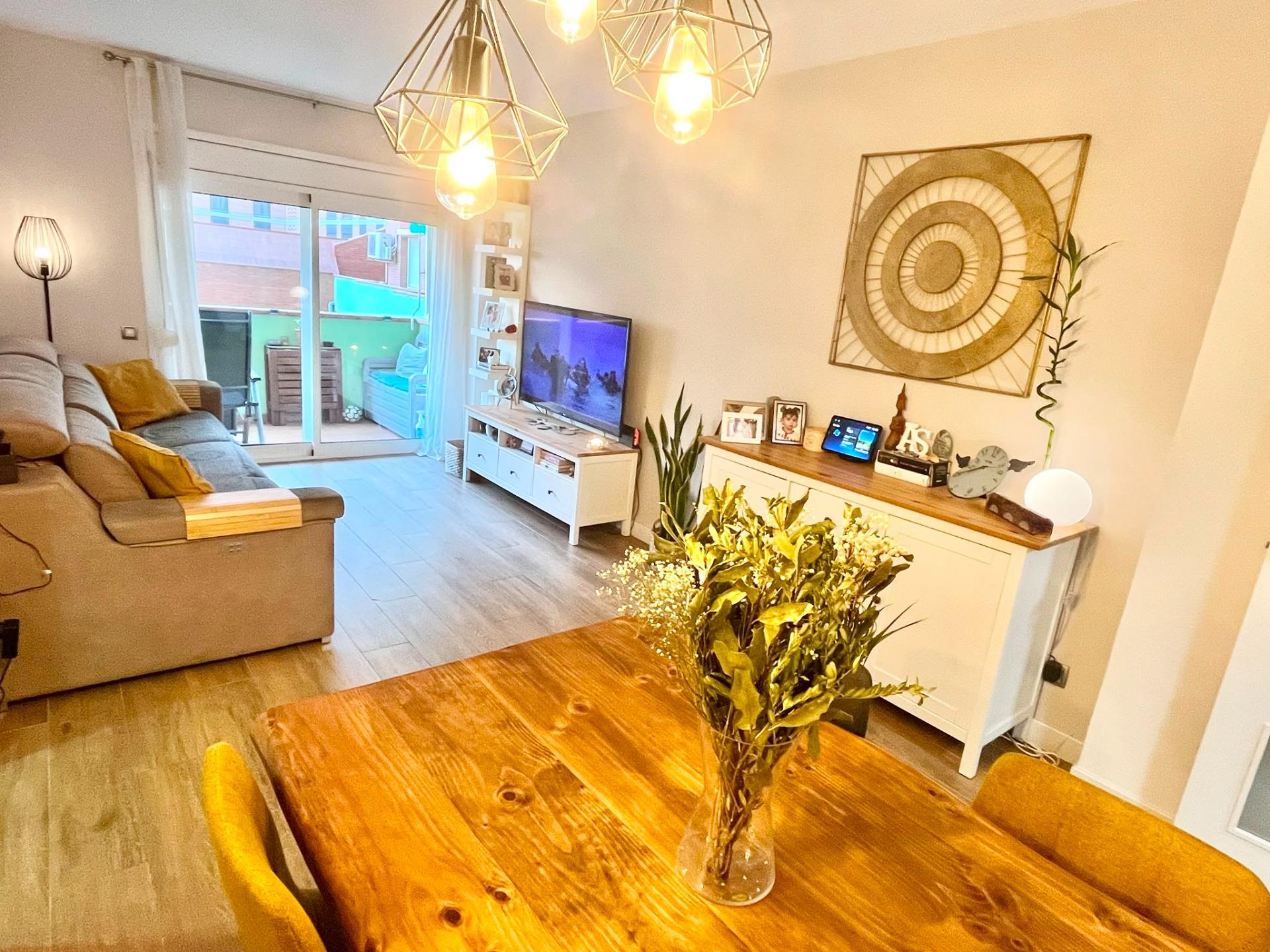Foto 4 de Amplio y Moderno Piso Reformado en el Corazón de Sabadell por €305,000