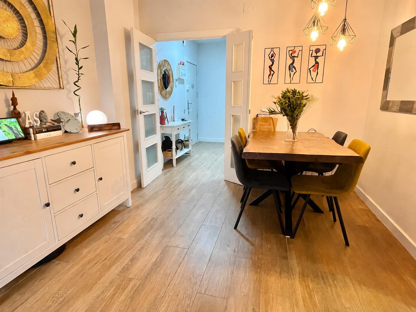 Foto 7 de Amplio y Moderno Piso Reformado en el Corazón de Sabadell por €305,000