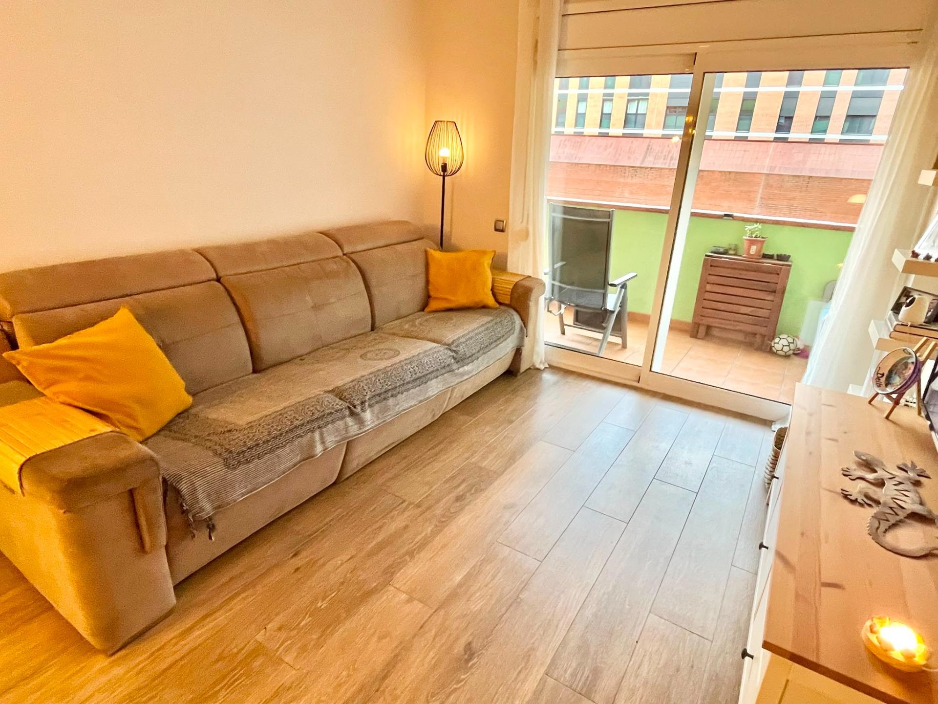 Foto 8 de Amplio y Moderno Piso Reformado en el Corazón de Sabadell por €305,000