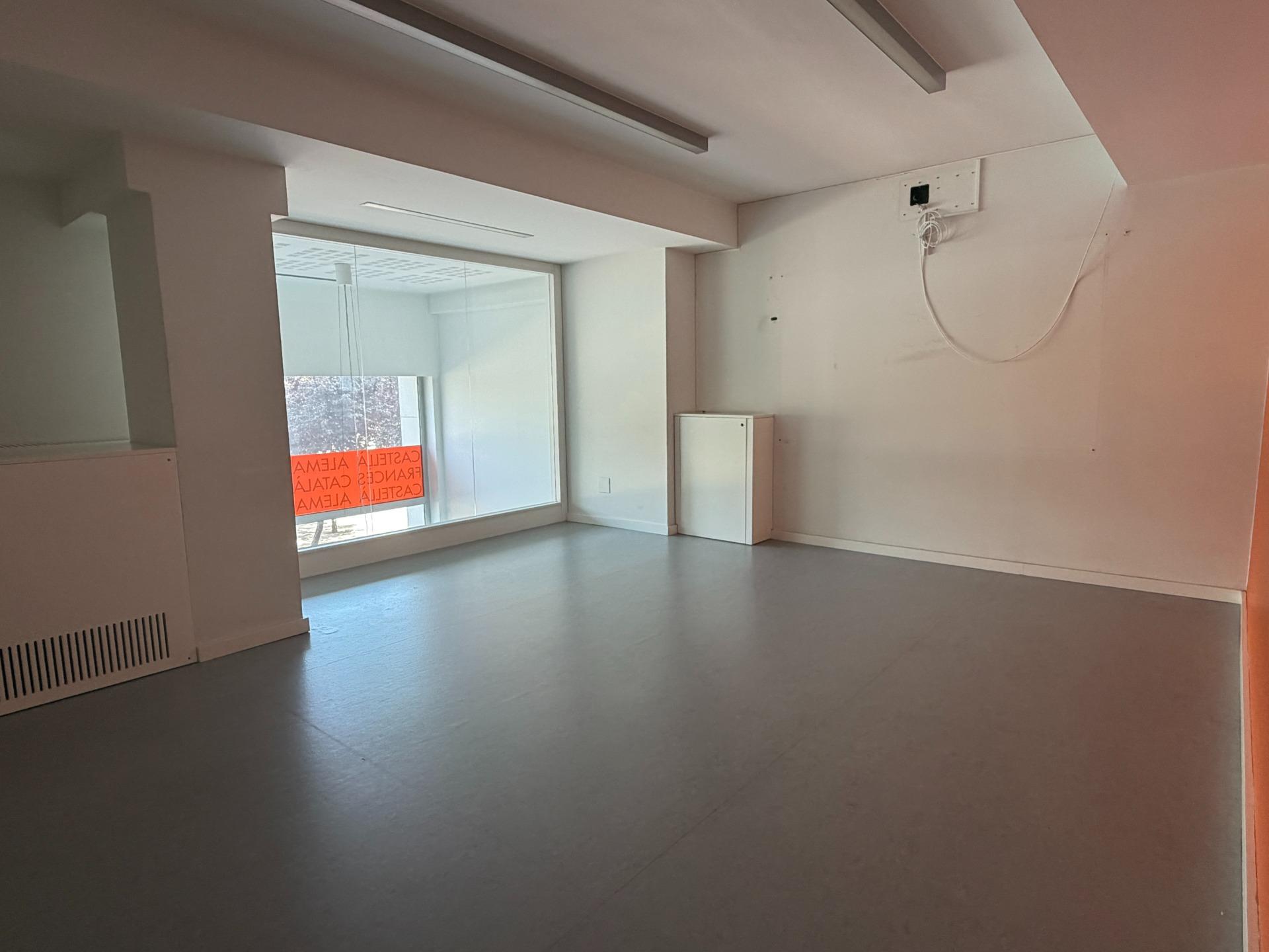 Foto 35 de Local comercial único en pleno centro de Sabadell – 817 m² construidos