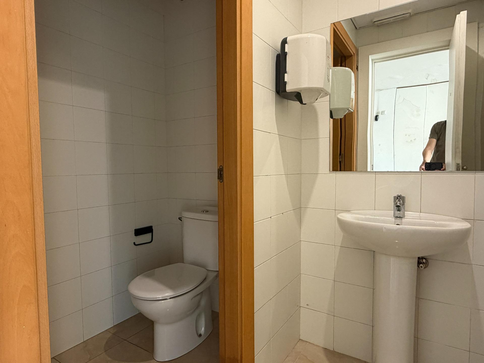 Foto 8 de Local comercial único en pleno centro de Sabadell – 817 m² construidos