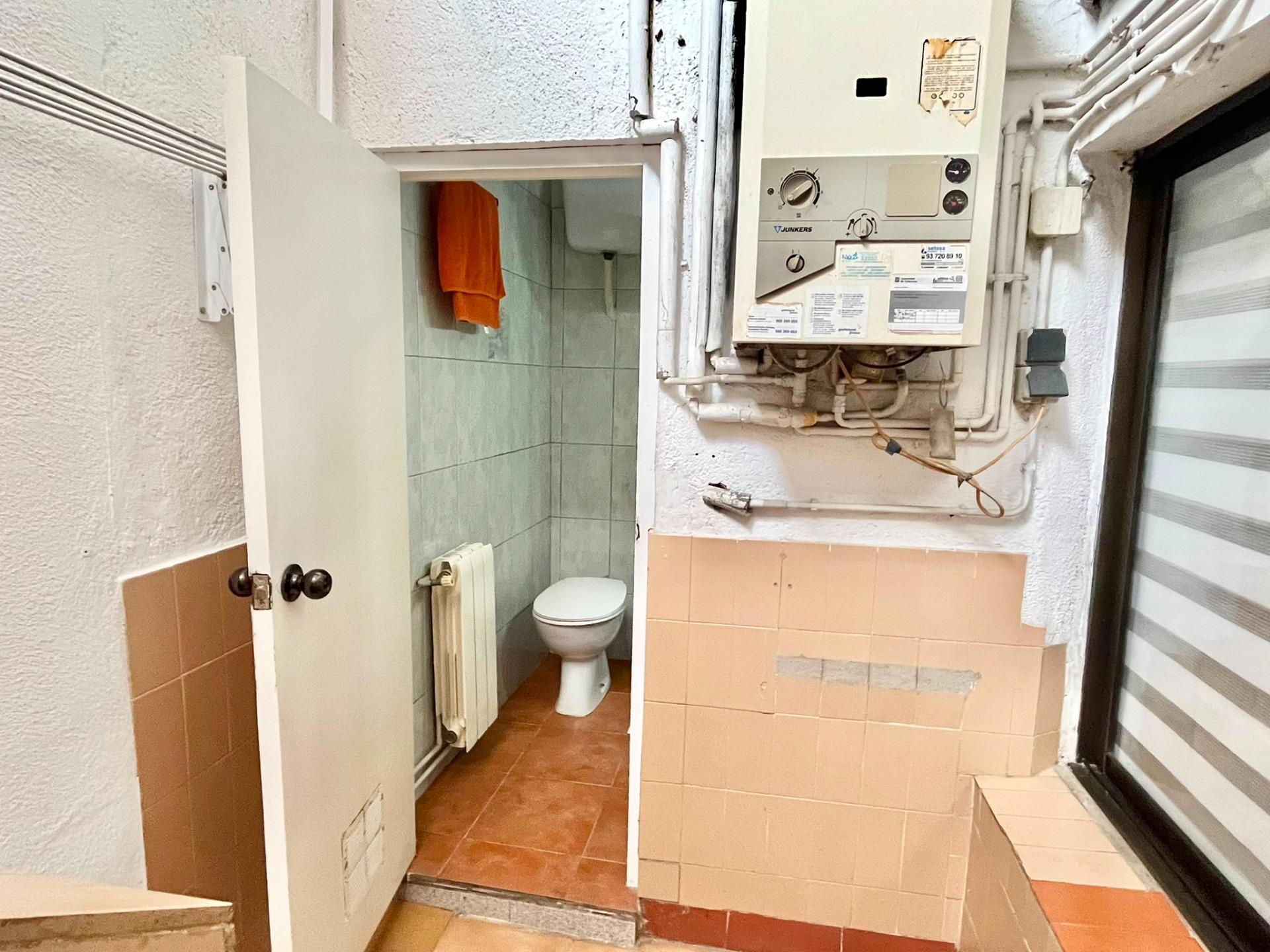 Foto 36 de Encantador Adosado en Sabadell - ¡Tu nuevo hogar te espera por €232,000!