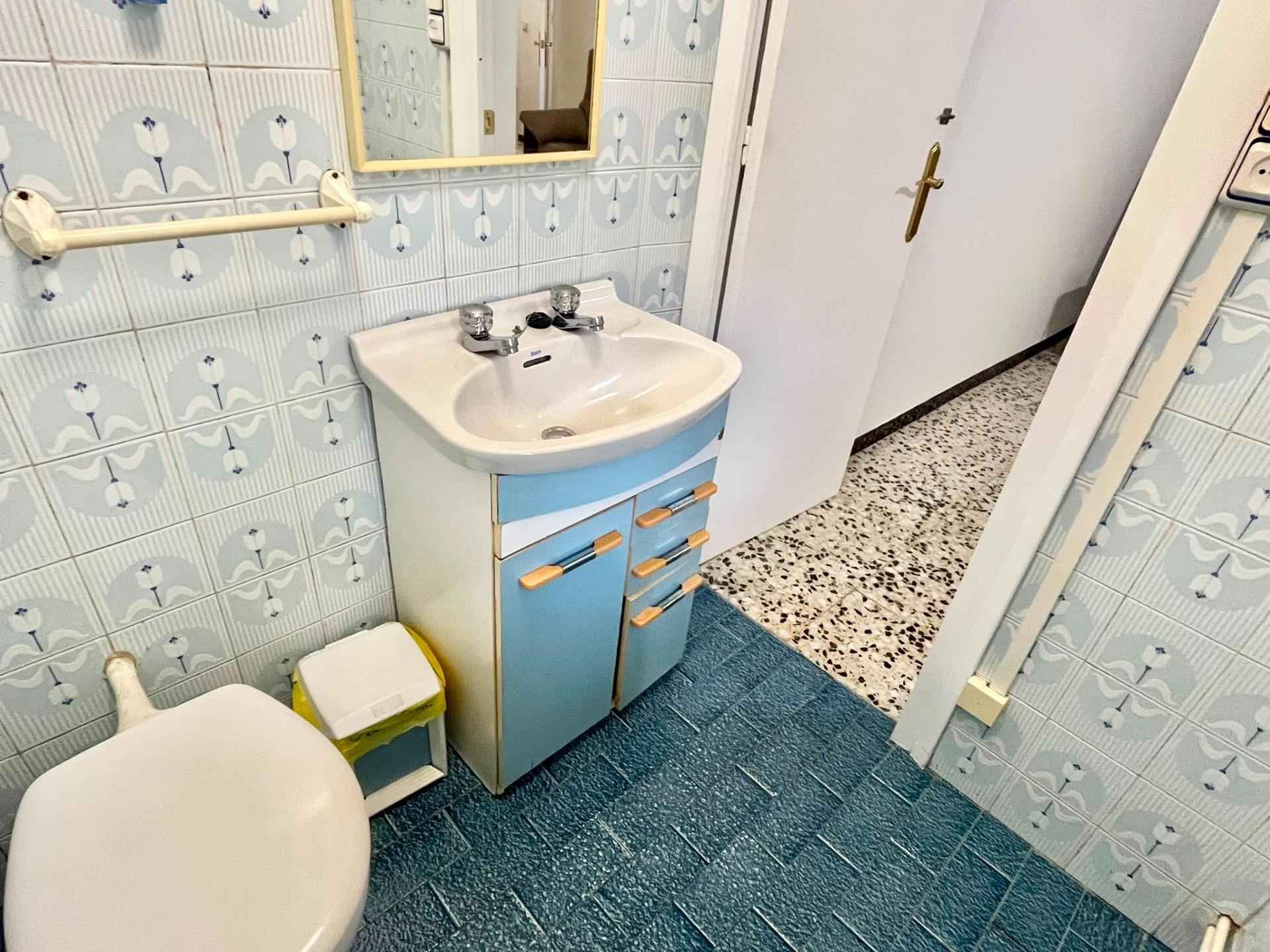 Foto 41 de Encantador Adosado en Sabadell - ¡Tu nuevo hogar te espera por €232,000!