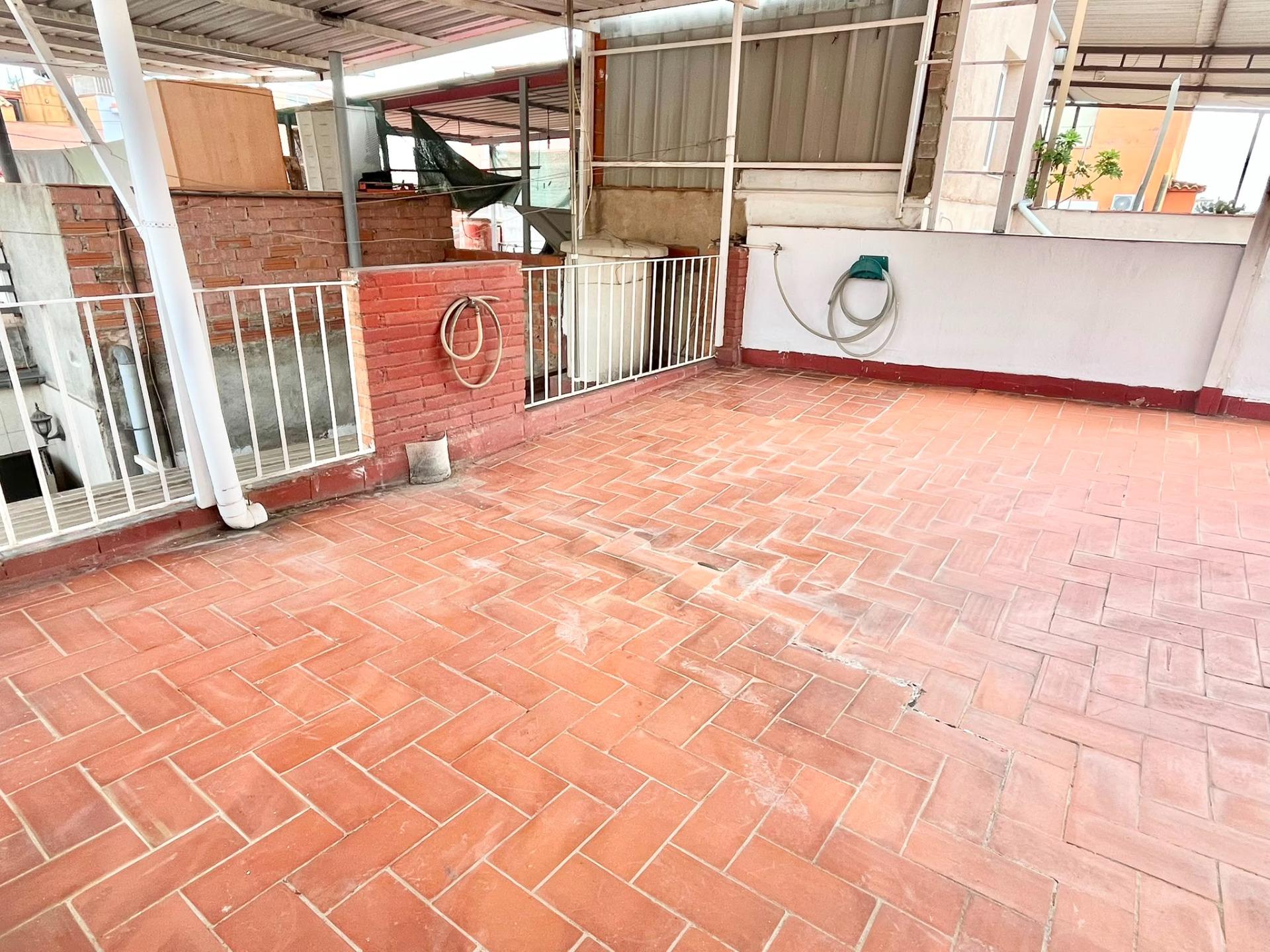 Foto 8 de Encantador Adosado en Sabadell - ¡Tu nuevo hogar te espera por €232,000!