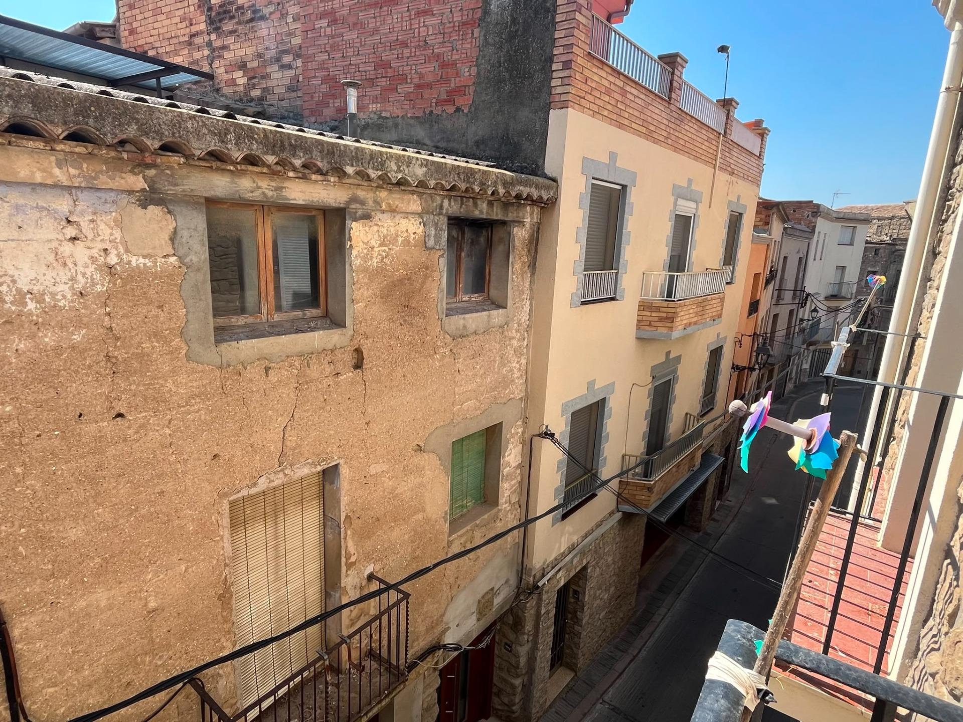 Foto 10 de Impresionante Casa de Pueblo Reformada en Castellsera por solo €270,000