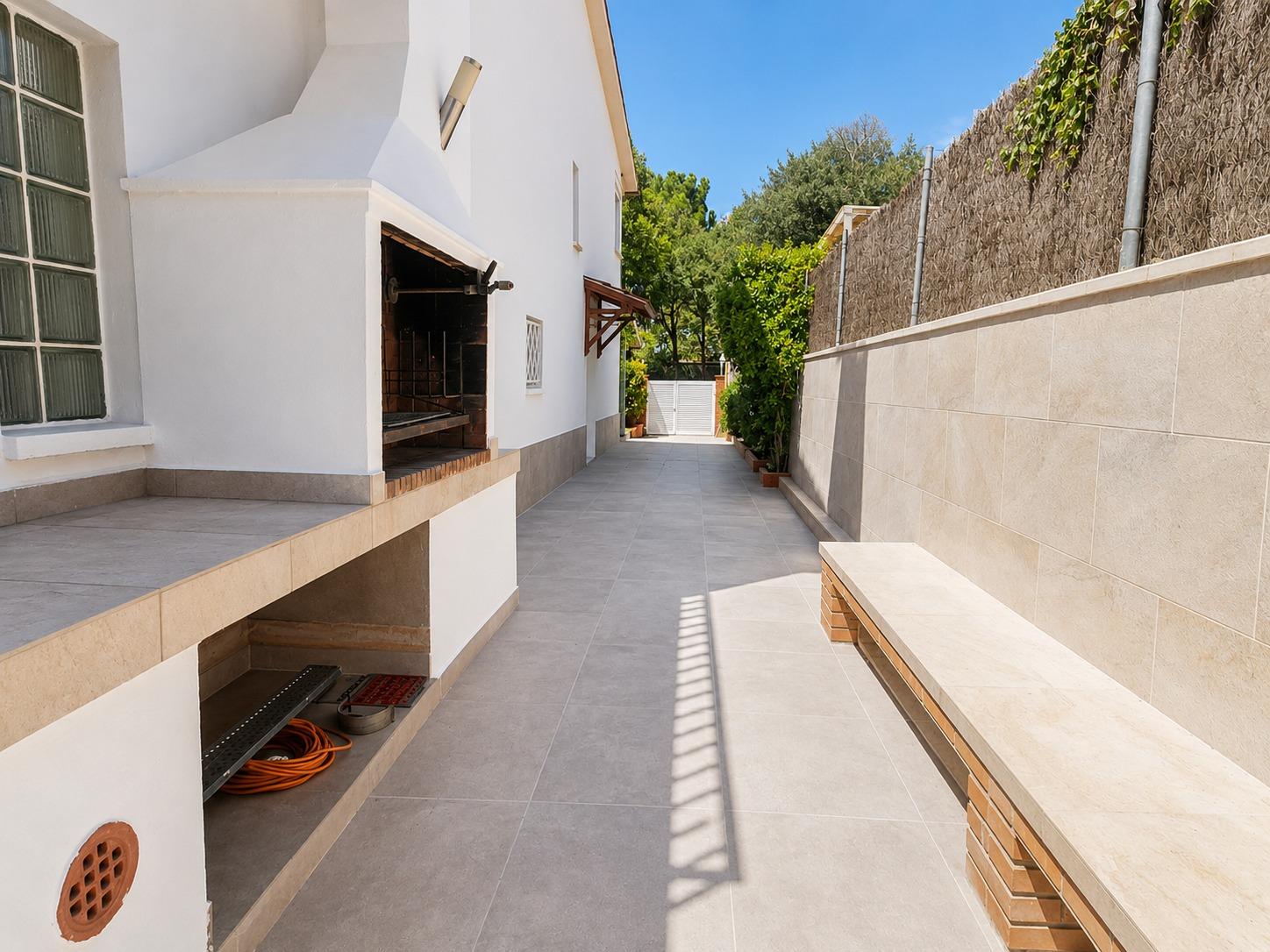 Foto 10 de Casa independiente de 4 dormitorios y piscina privada en Mirasol.