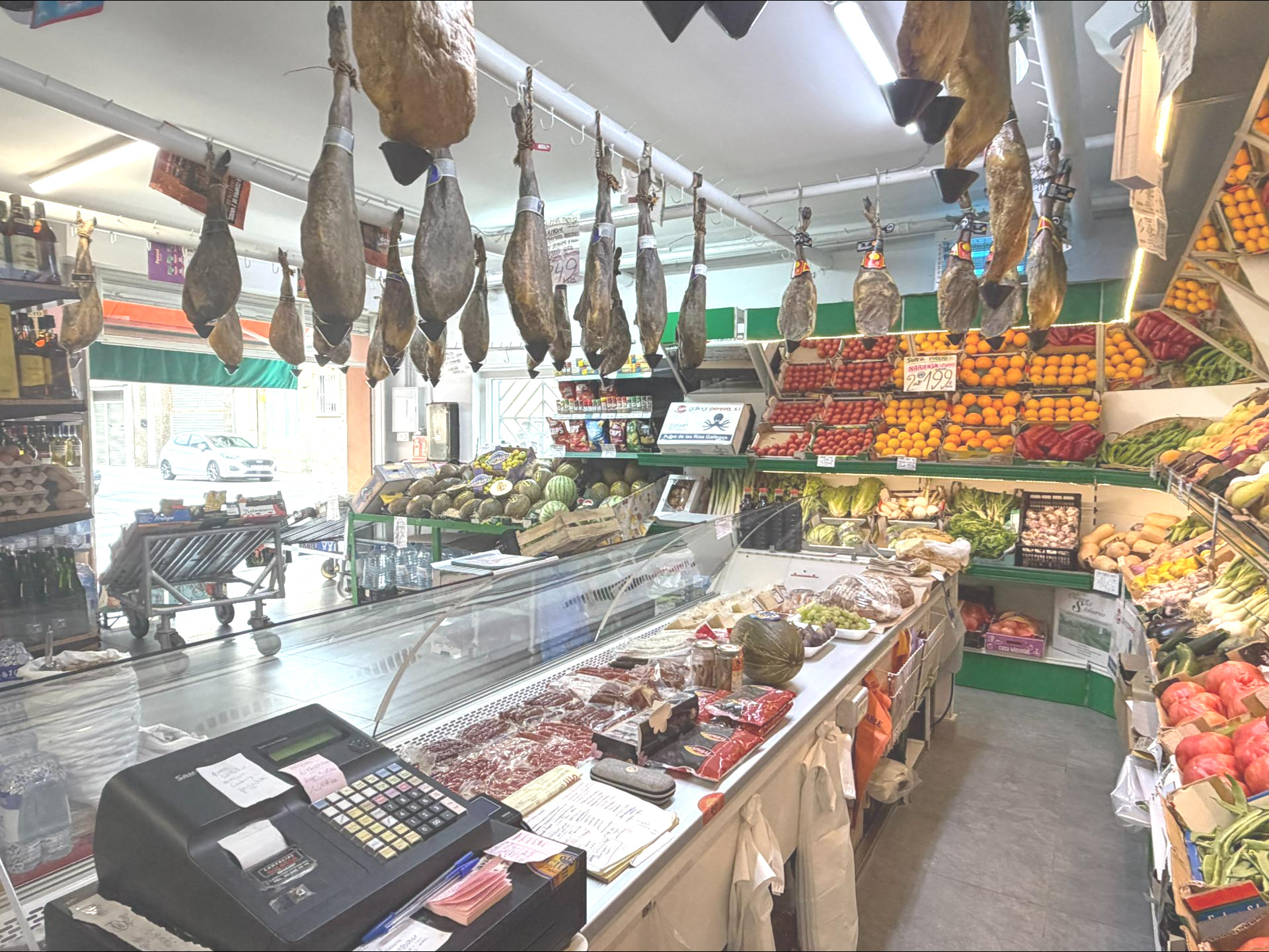 Foto 3 de FRUTERIA / SUPERMERCADO EN TRASPASO