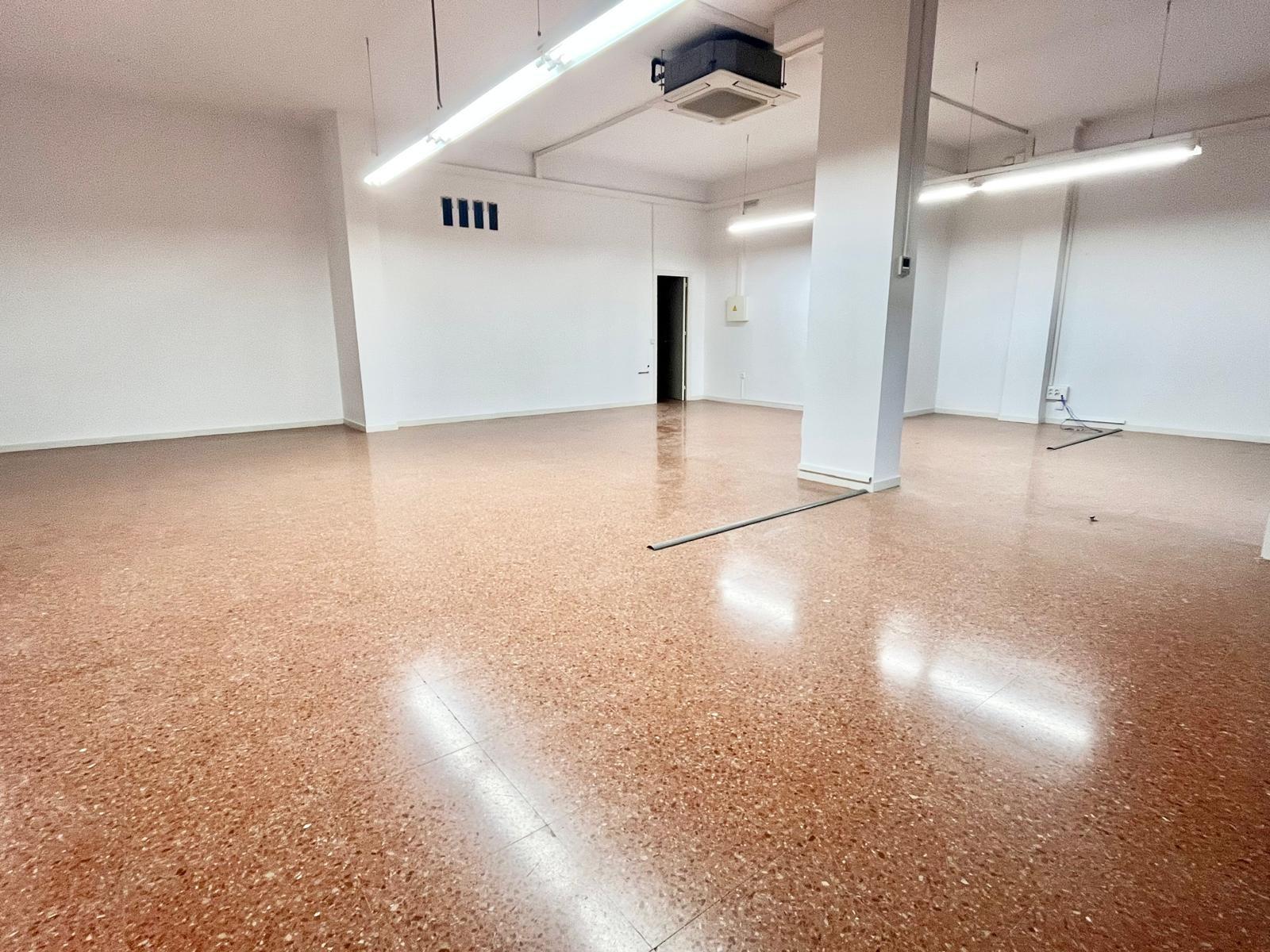 Foto 2 de Local a la venta en Torrent Pere Parres, Terrassa!
