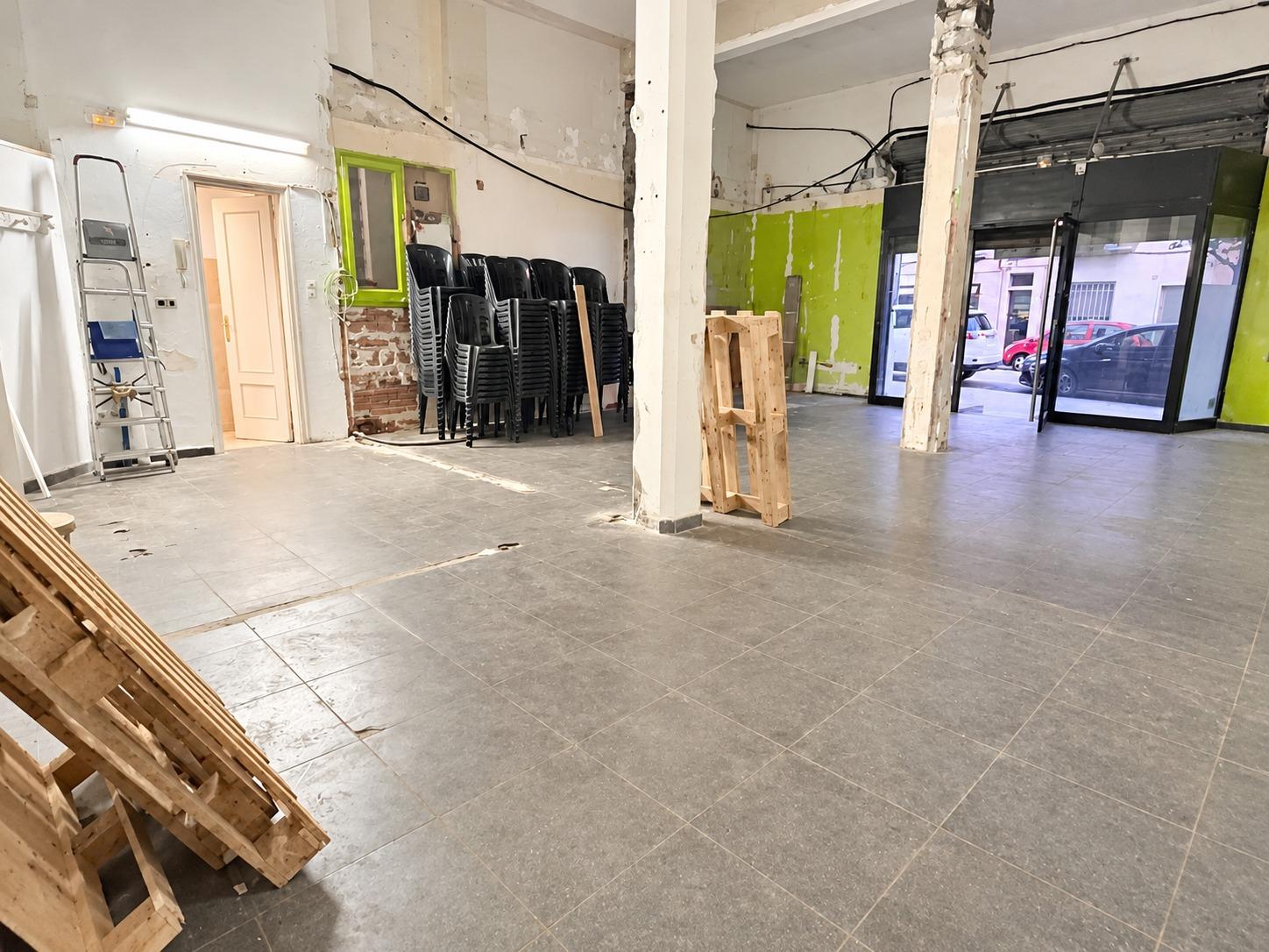Foto 2 de Oportunidad de Local Comercial en Vallparadís, Terrassa por solo €95,000